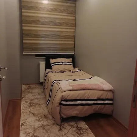 2 Bedrooms Apart Near Metro 아파트 이스탄불